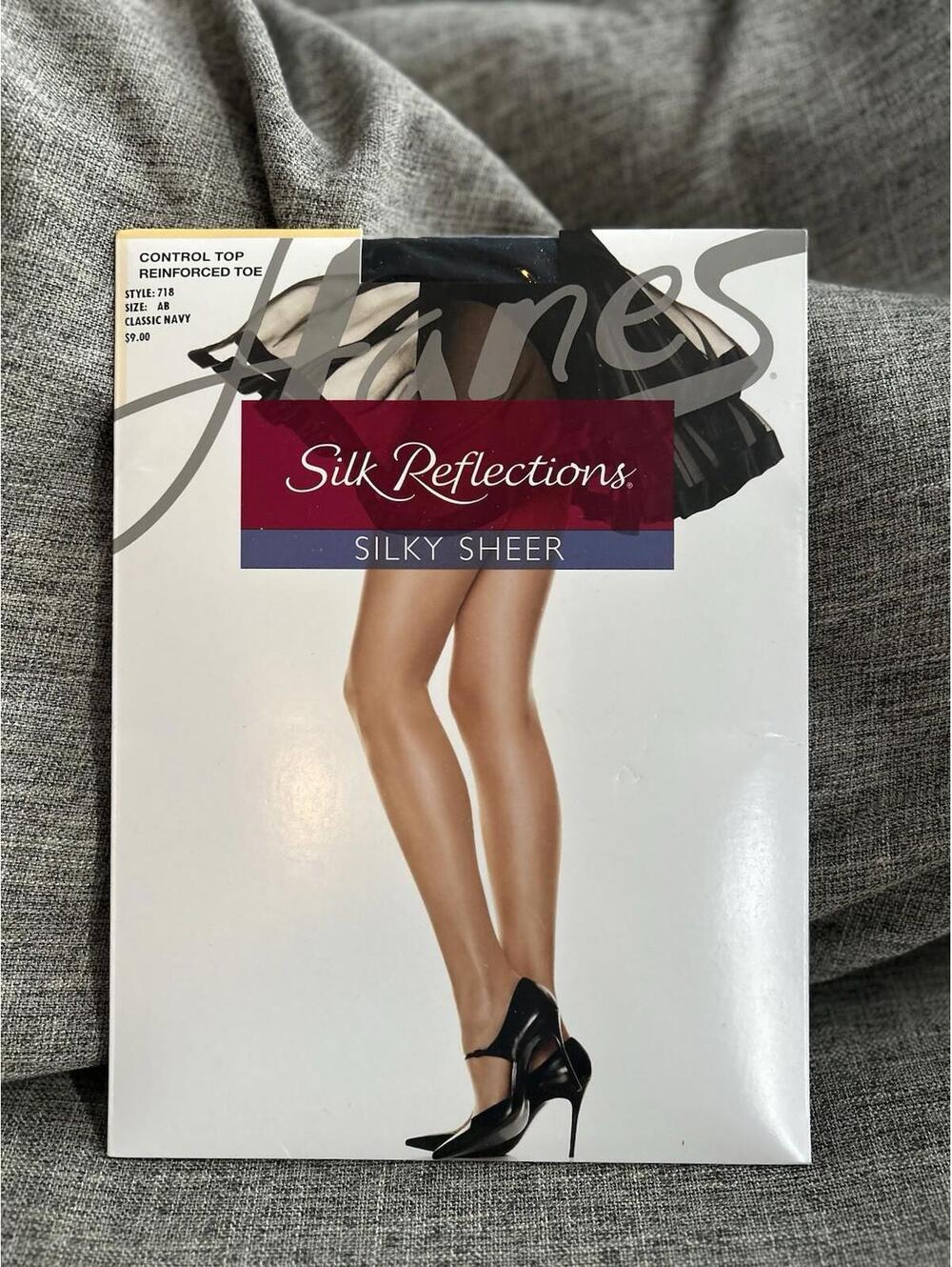 Hanes Silk Reflections Silky Sheer Style 718 Pantyhose Size AB Navy